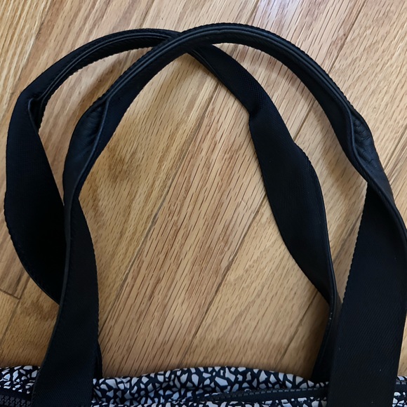 Cute Lululemon tote bag in used but good condition! - Picture 5 of 5